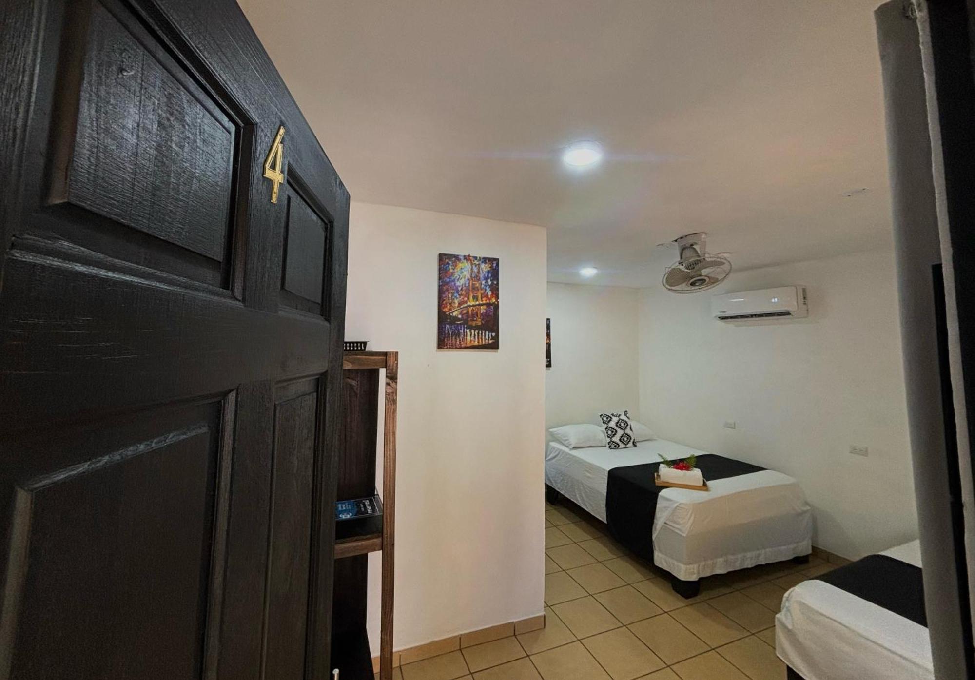 Carey Lodging 토르투게로 객실 사진